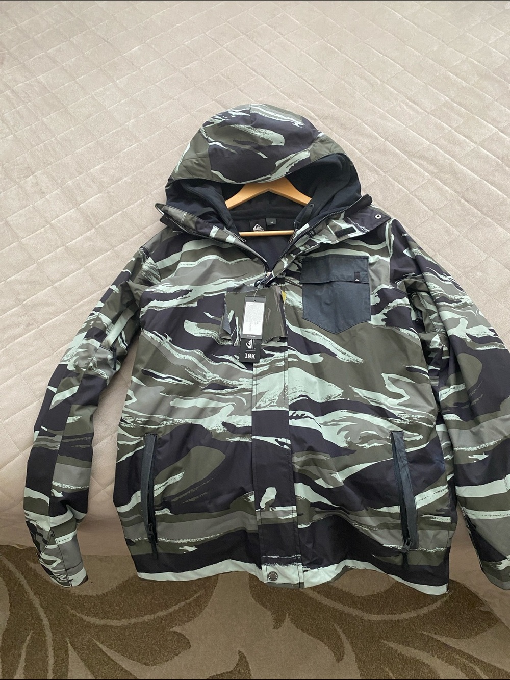 Quiksilver Men's Camouflage Hooded Field Jacket in Green and Black